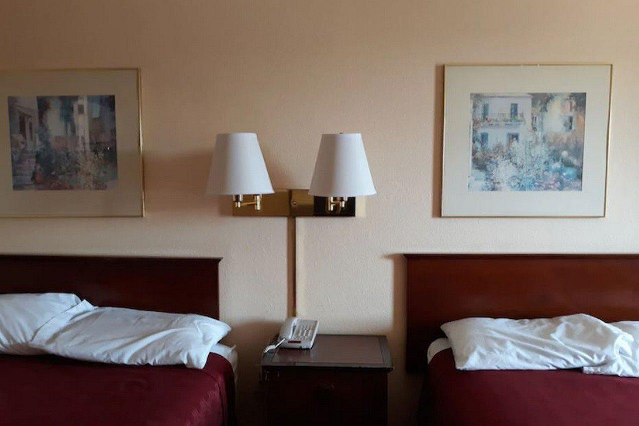 Americas Best Value Inn Stockbridge Exteriör bild