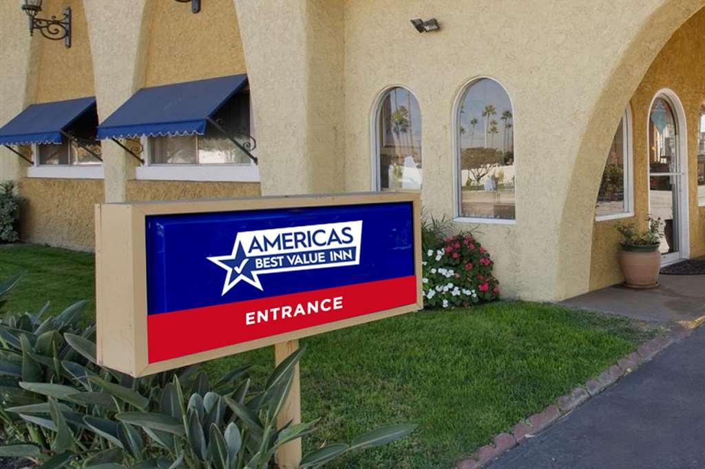 Americas Best Value Inn Stockbridge Exteriör bild