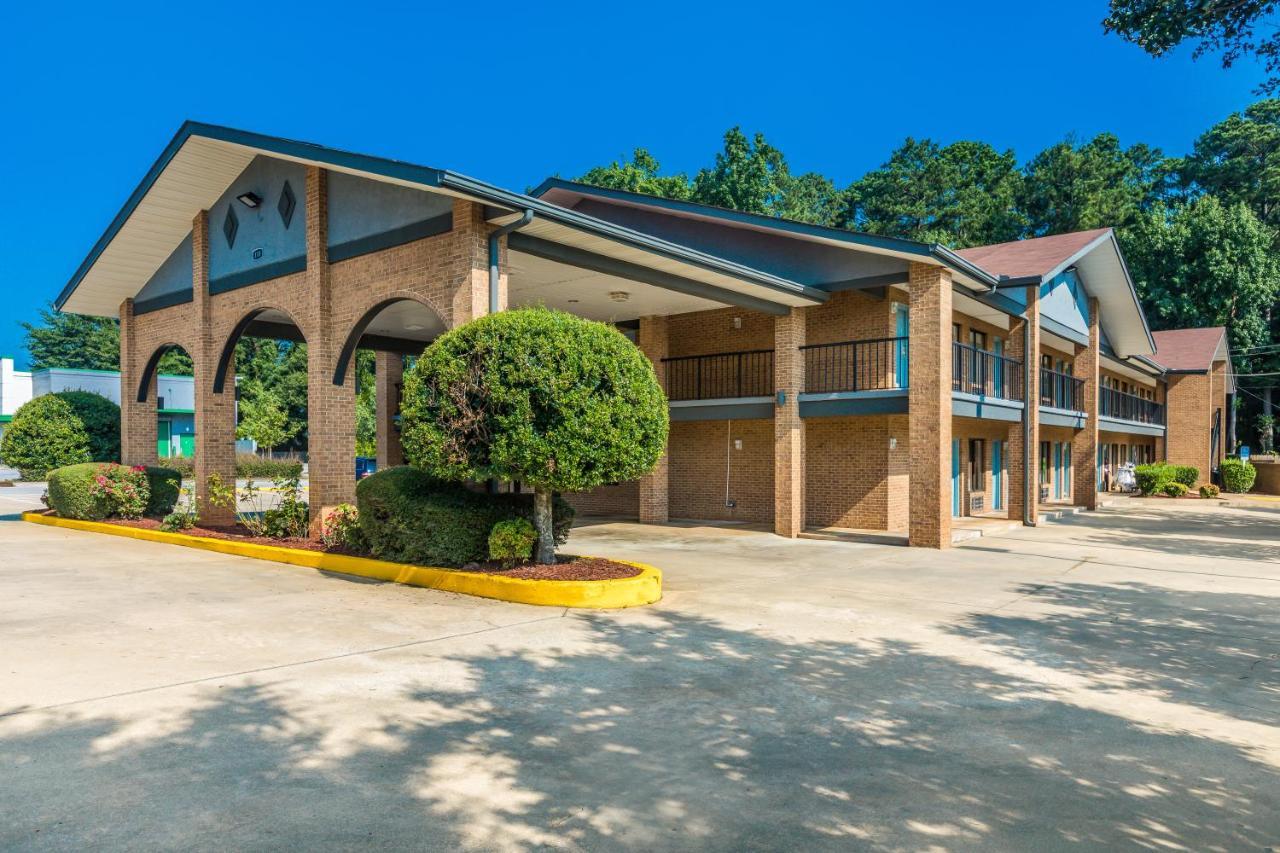 Americas Best Value Inn Stockbridge Exteriör bild