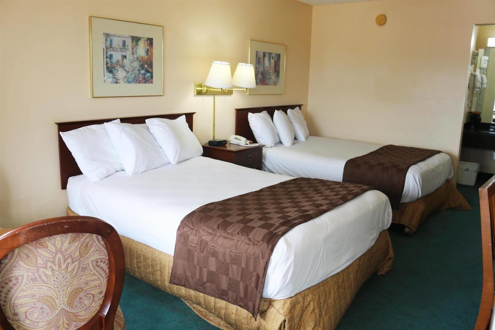 Americas Best Value Inn Stockbridge Exteriör bild